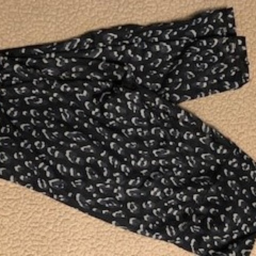 Old Navy Cheetah Leggings - Size M